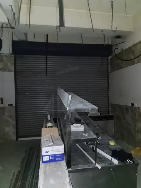 Installation Inside Shop - Made-to-measure shutter
